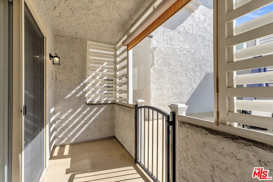 5437 Corteen Pl Unit: 106