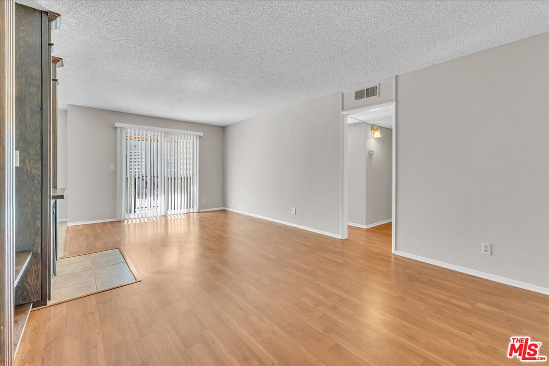 5437 Corteen Pl Unit: 106