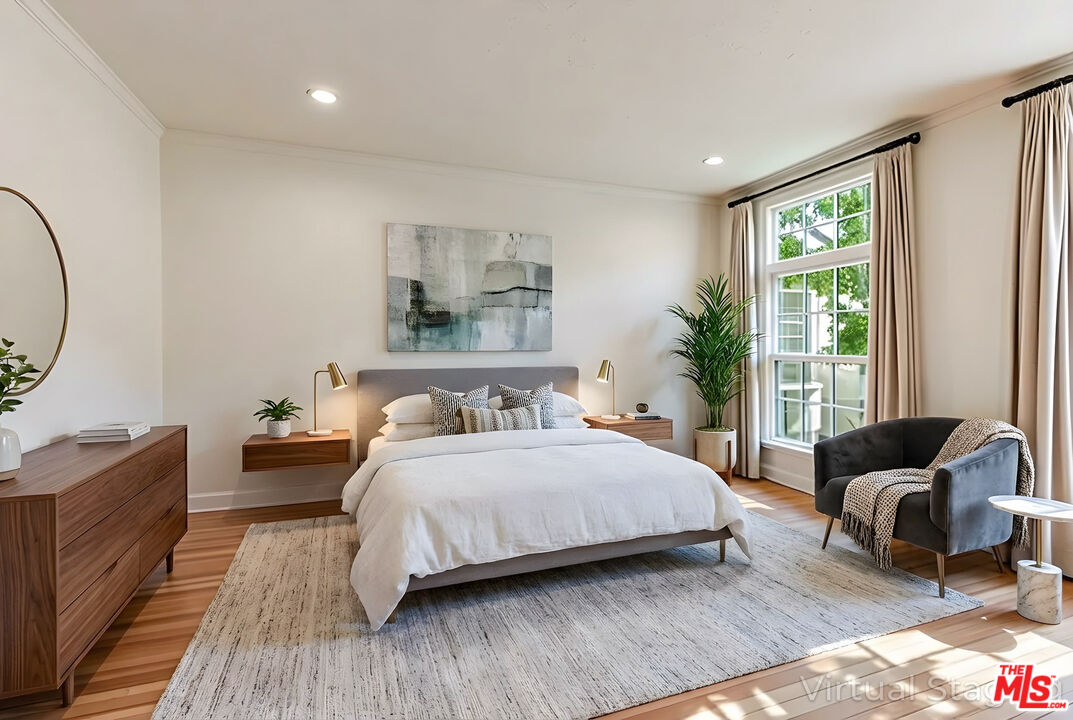 1014 N Doheny Dr