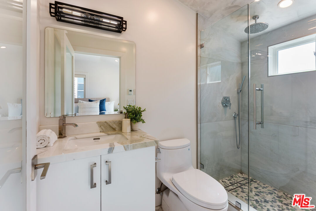 3850 Glenalbyn Dr