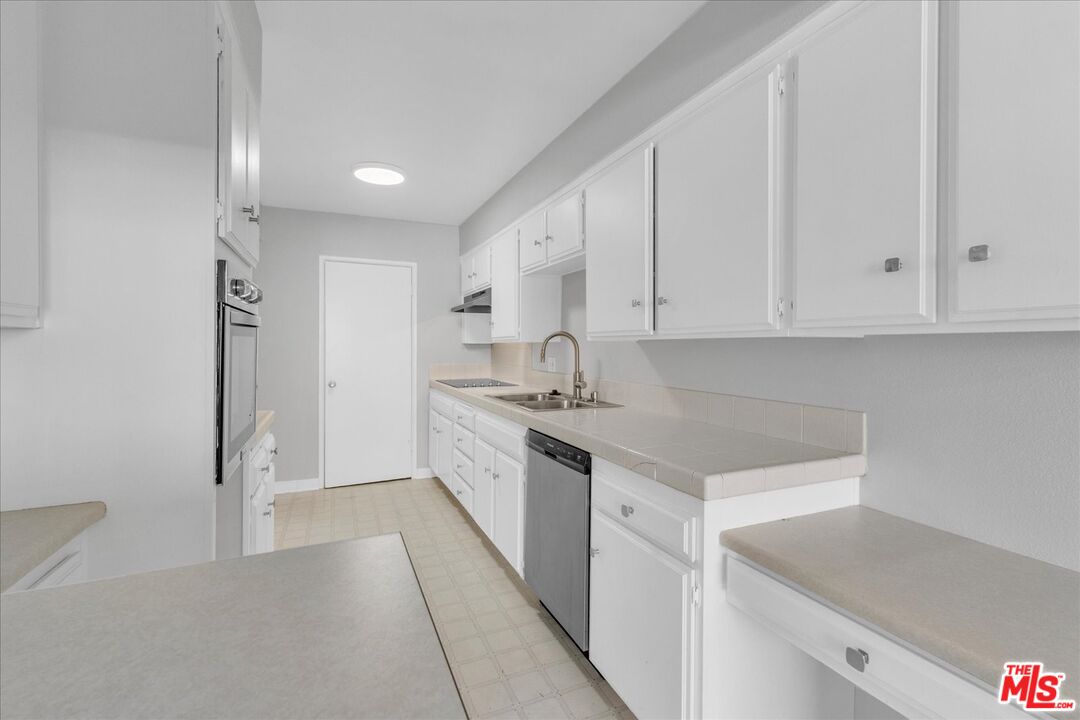 4647 Willis Ave Unit: 212