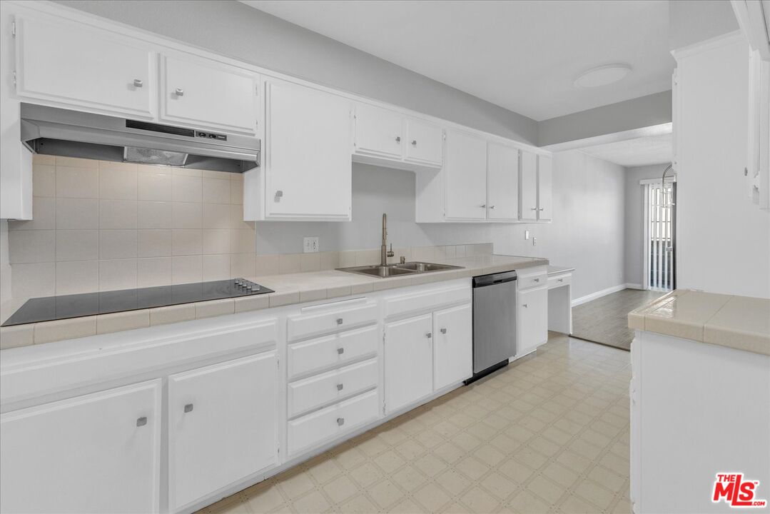 4647 Willis Ave Unit: 212