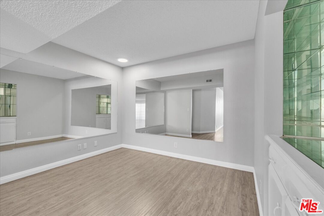 4647 Willis Ave Unit: 212