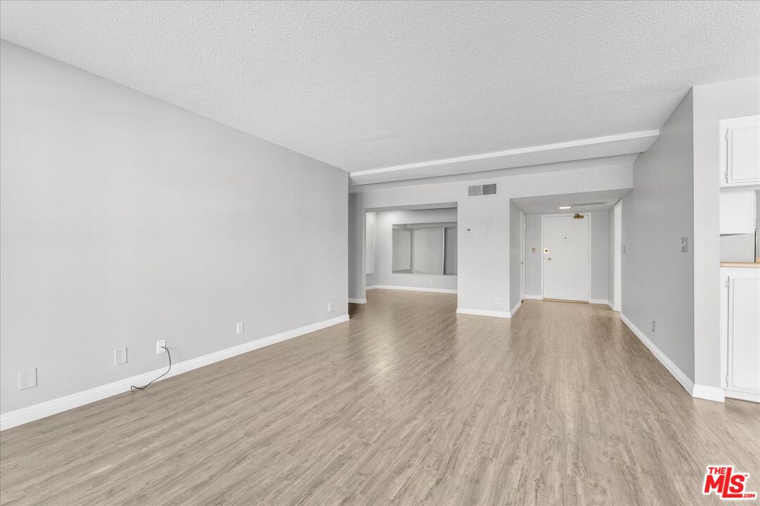 4647 Willis Ave Unit: 212