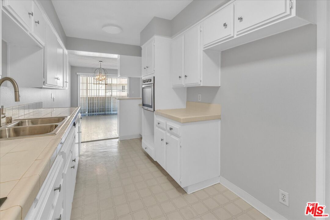 4647 Willis Ave Unit: 212