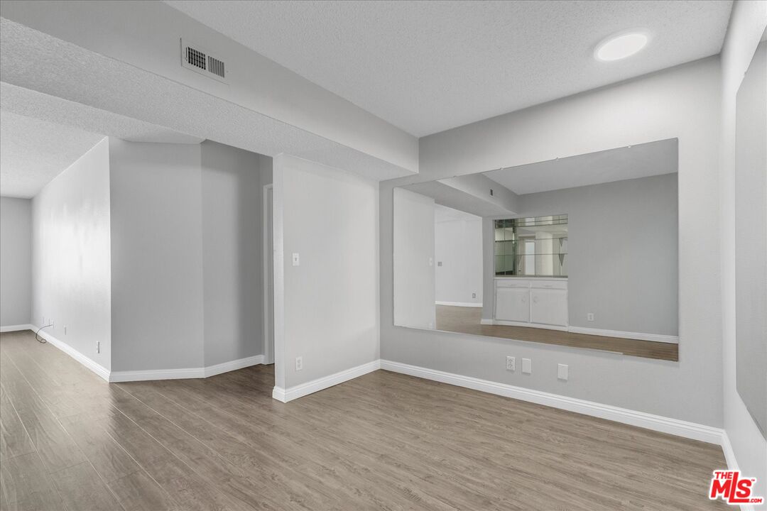 4647 Willis Ave Unit: 212