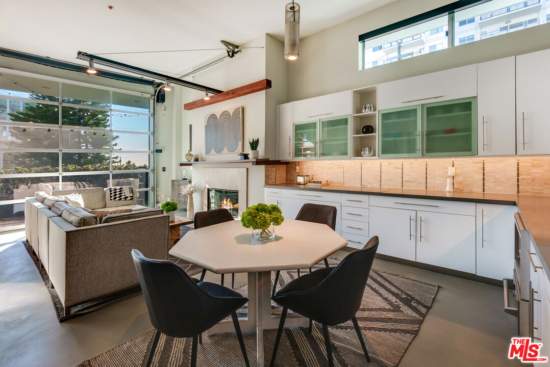 1152 N La Cienega Blvd Unit: 201