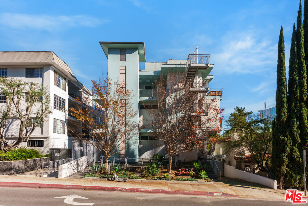1152 N La Cienega Blvd Unit: 201