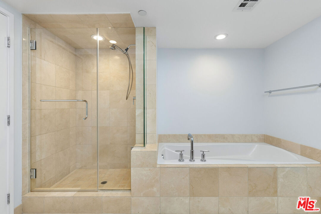 13650 Marina Pointe Dr Unit: 1509