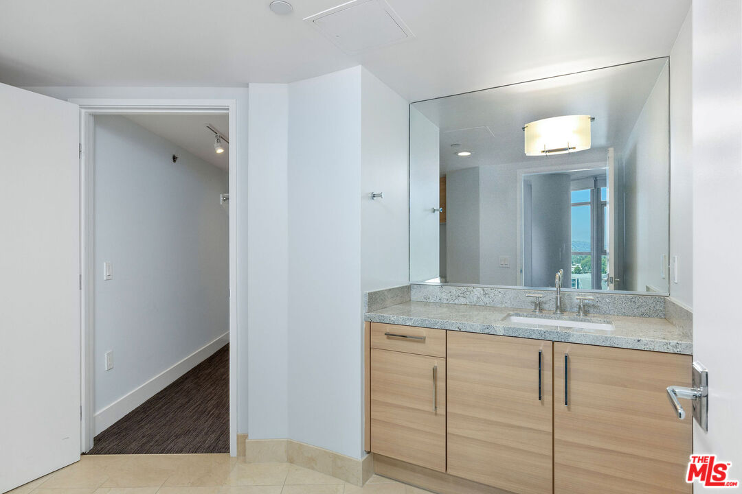 13650 Marina Pointe Dr Unit: 1509