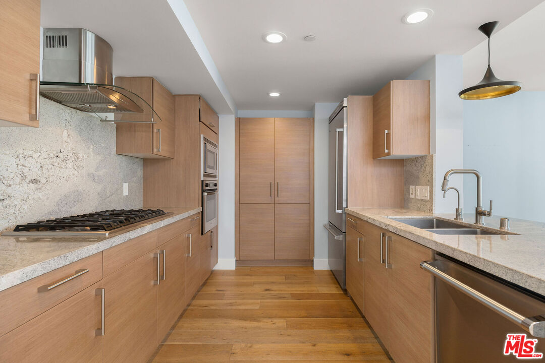 13650 Marina Pointe Dr Unit: 1509