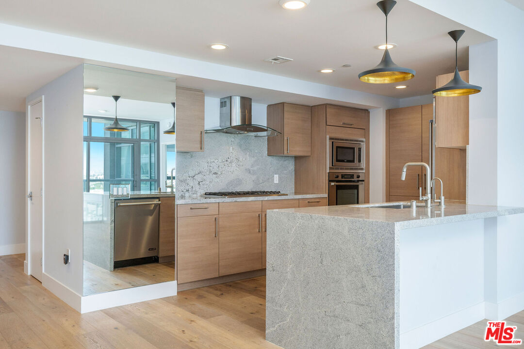 13650 Marina Pointe Dr Unit: 1509