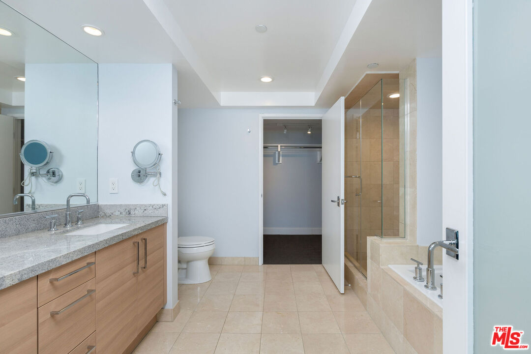 13650 Marina Pointe Dr Unit: 1509