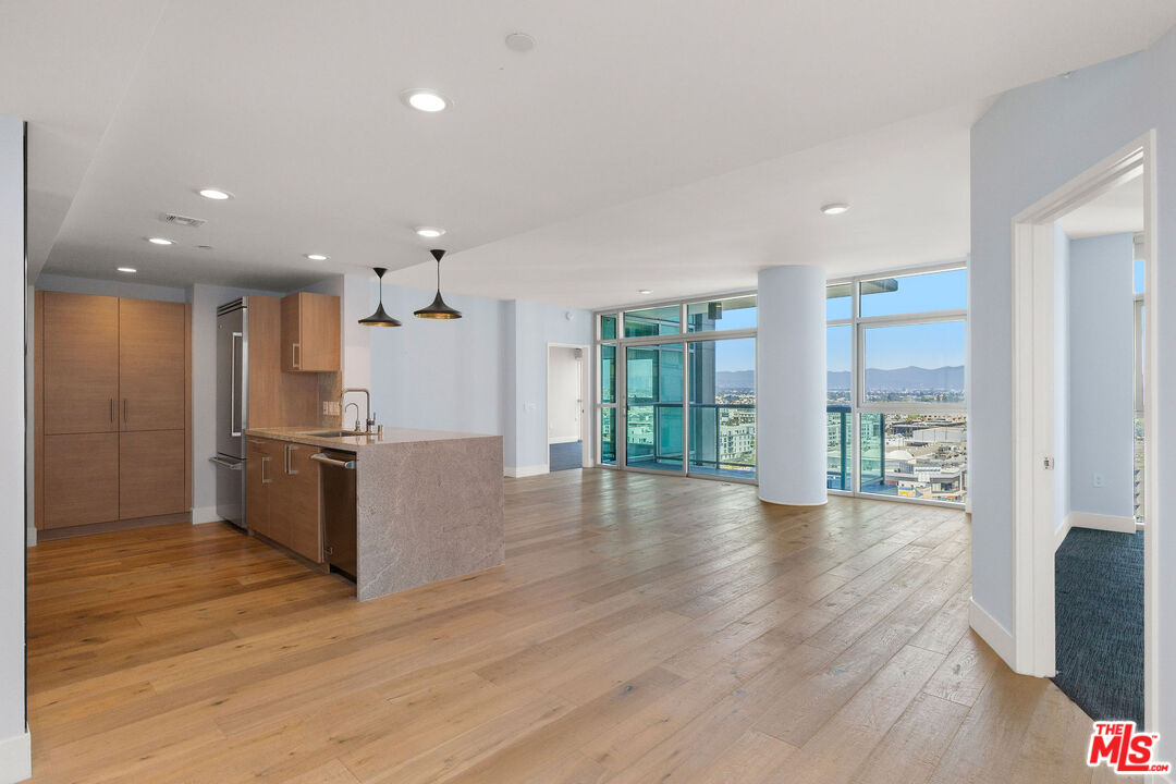 13650 Marina Pointe Dr Unit: 1509