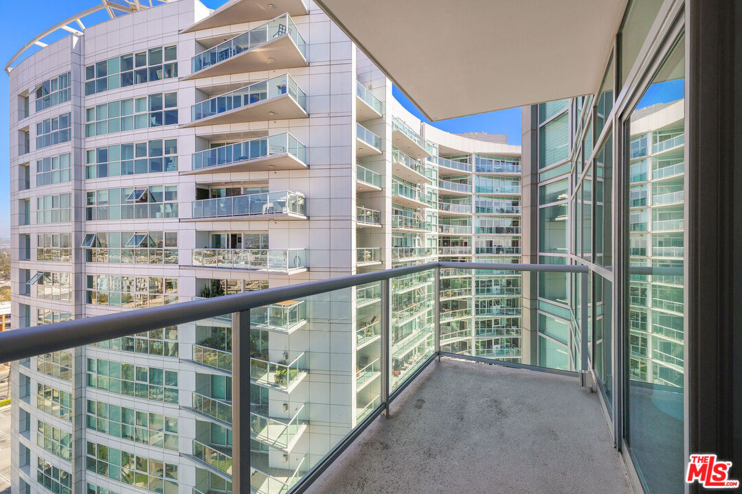 13650 Marina Pointe Dr Unit: 1509