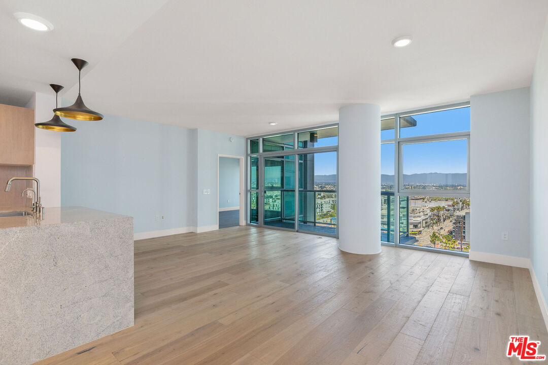 13650 Marina Pointe Dr Unit: 1509