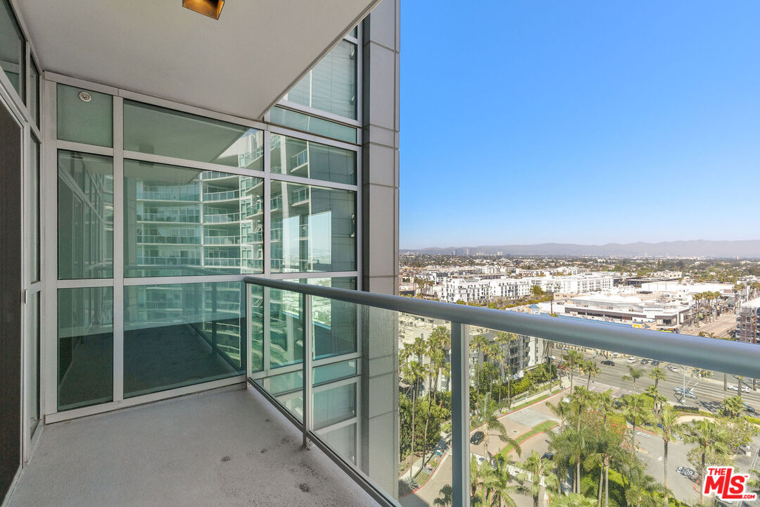 13650 Marina Pointe Dr Unit: 1509
