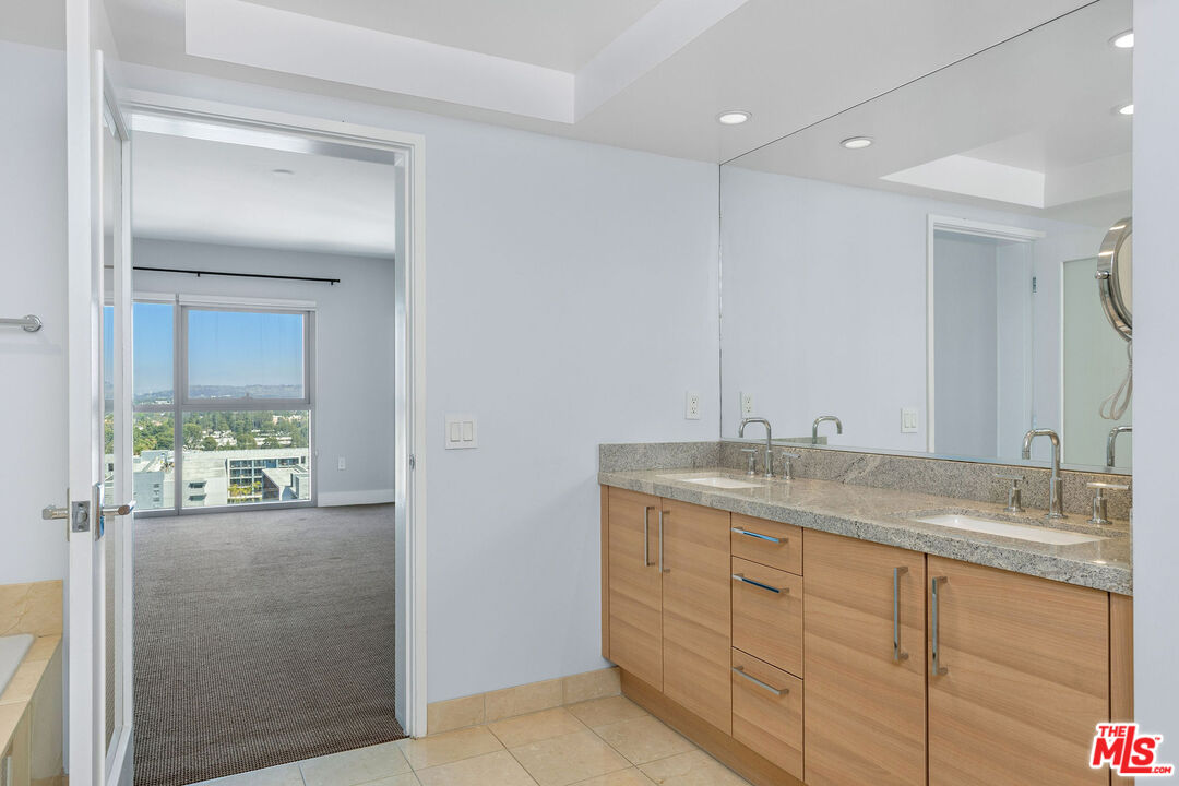 13650 Marina Pointe Dr Unit: 1509