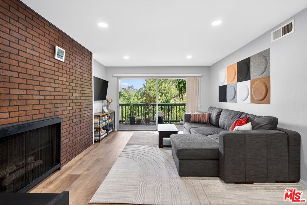 1307 Raintree Cir