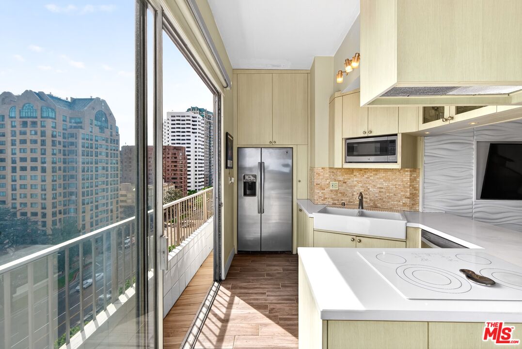 10501 Wilshire Blvd Unit: 1005