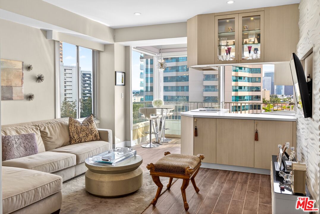 10501 Wilshire Blvd Unit: 1005