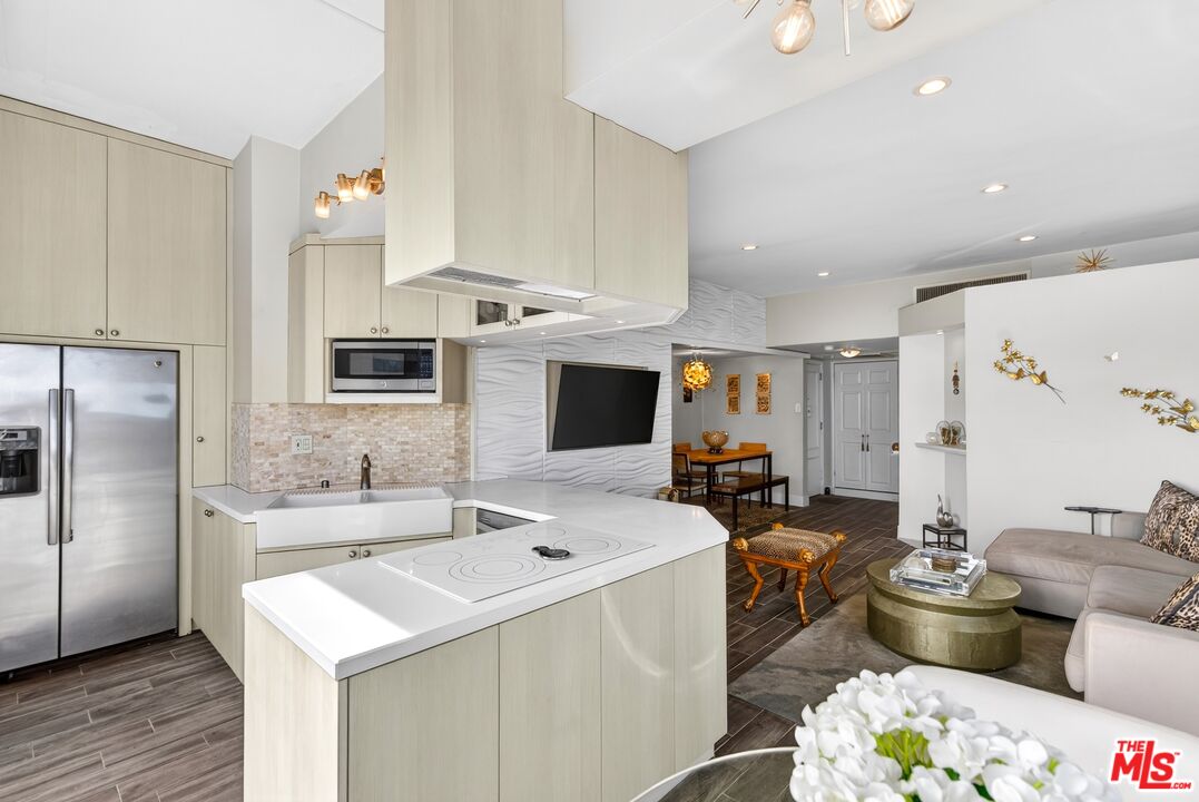 10501 Wilshire Blvd Unit: 1005