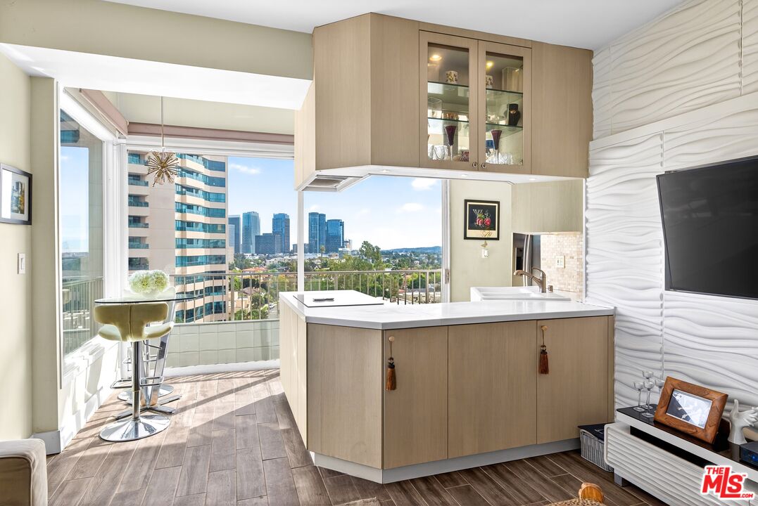 10501 Wilshire Blvd Unit: 1005