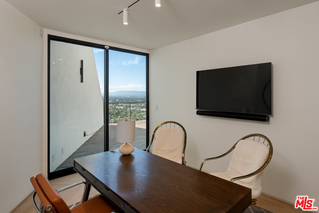 3699 Alta Mesa Dr