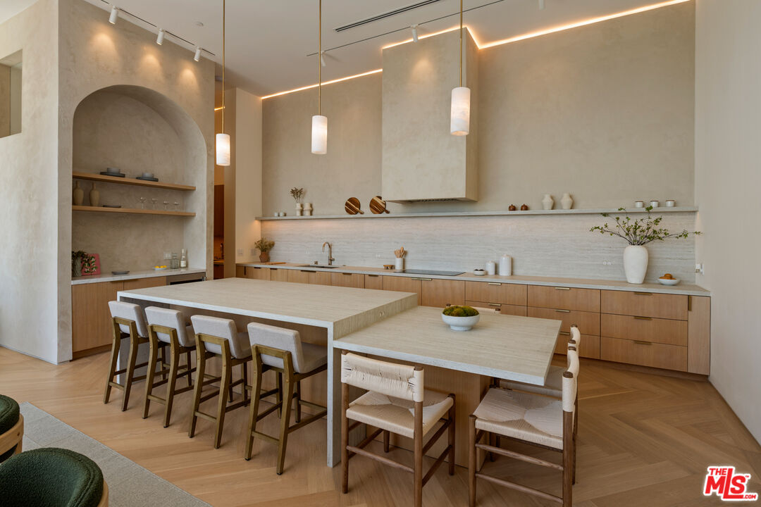 3699 Alta Mesa Dr