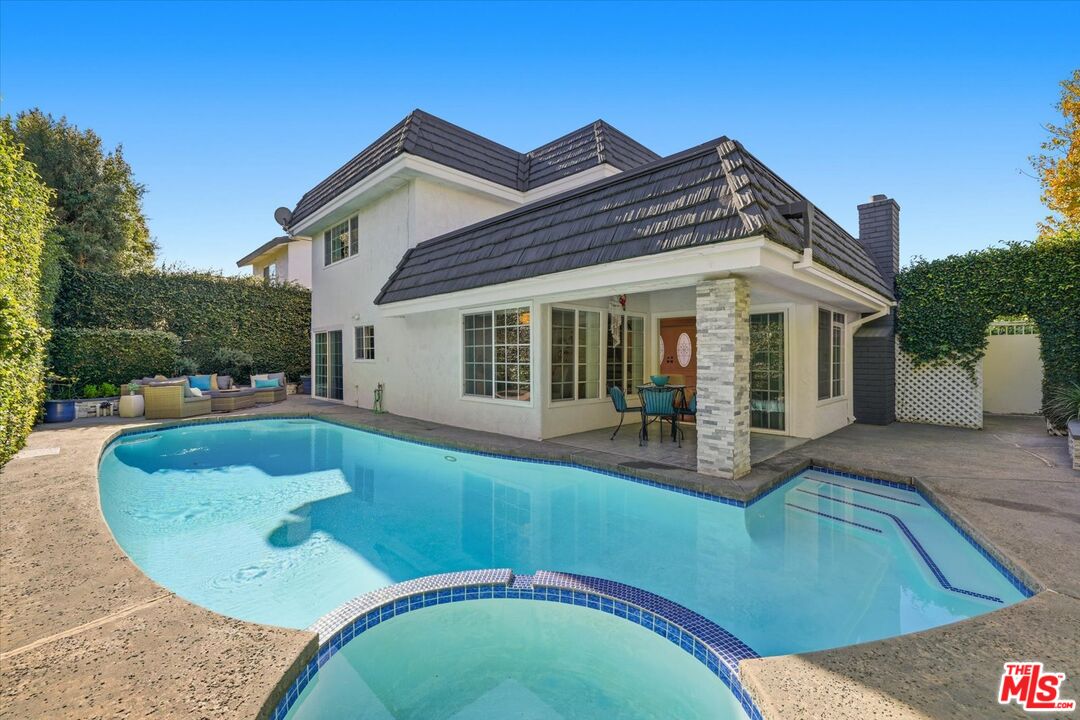 3010 Stoner Ave