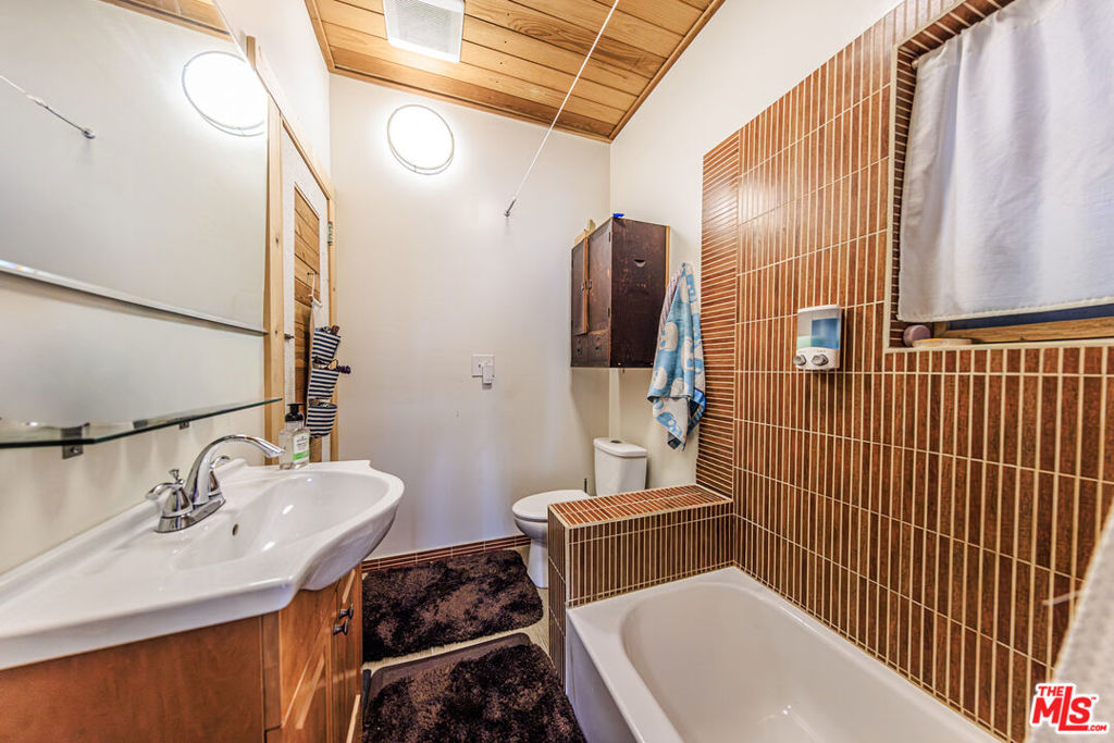 2818 Ashland Avenue