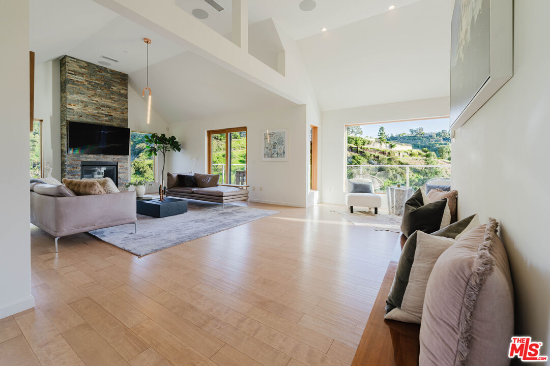 10110 Cielo Dr