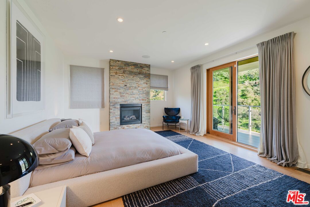 10110 Cielo Dr