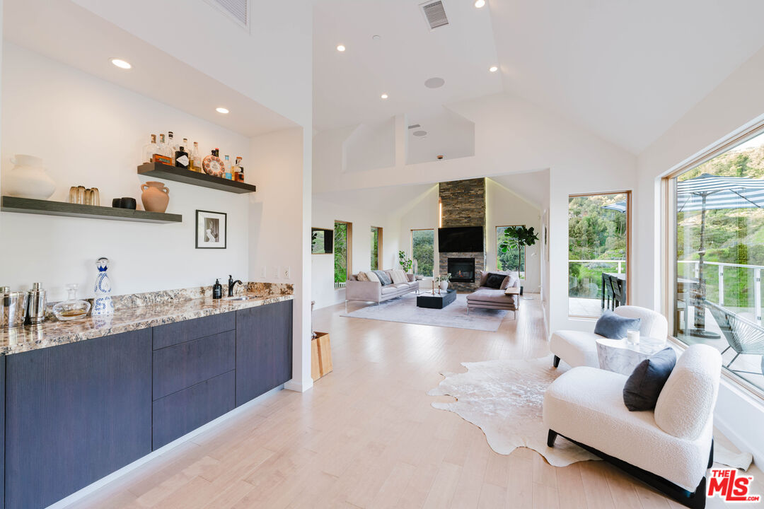 10110 Cielo Dr