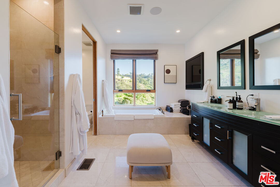 10110 Cielo Dr
