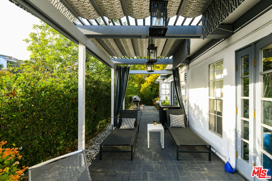 7107 Pacific View Dr