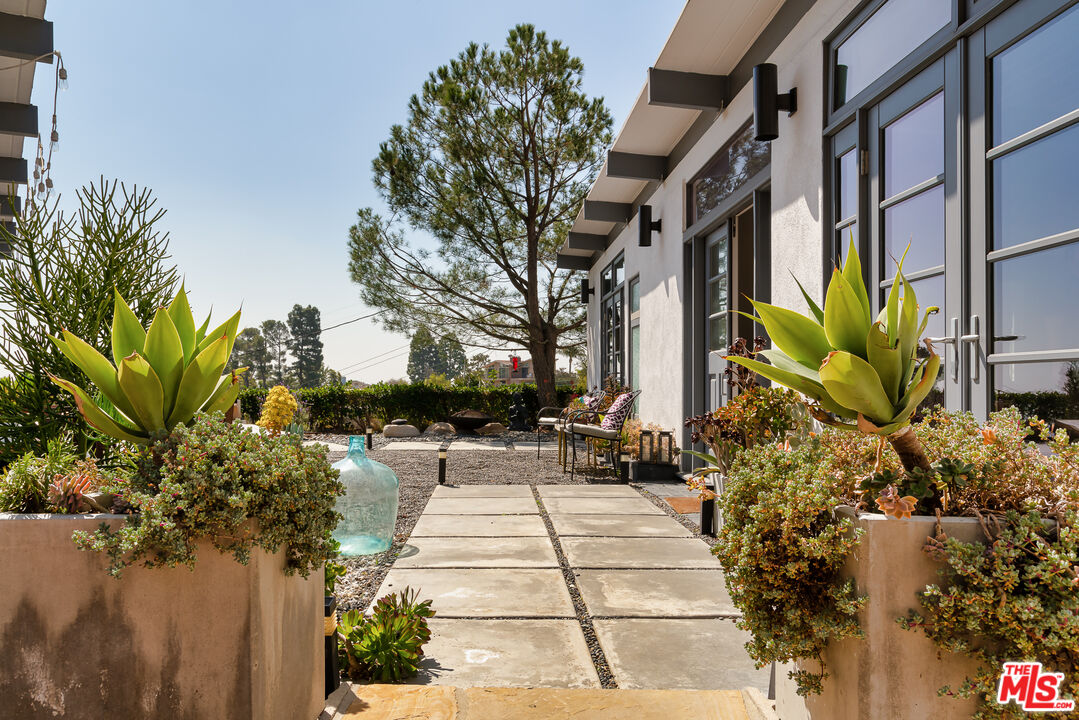 7107 Pacific View Dr