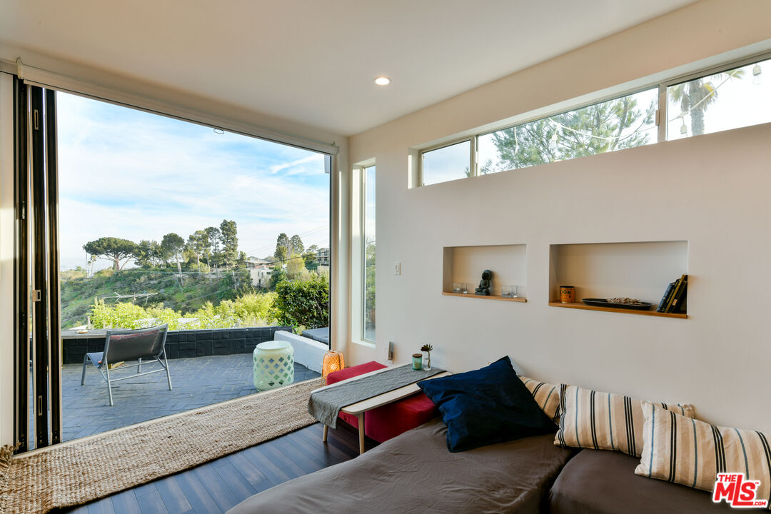7107 Pacific View Dr