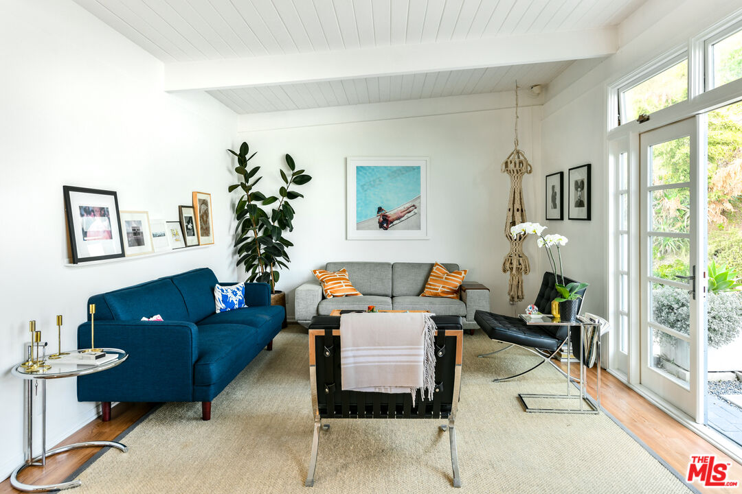 7107 Pacific View Dr