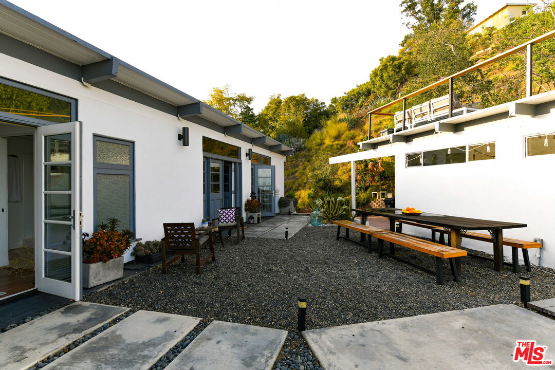 7107 Pacific View Dr