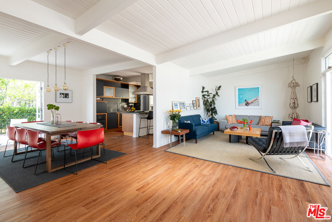 7107 Pacific View Dr