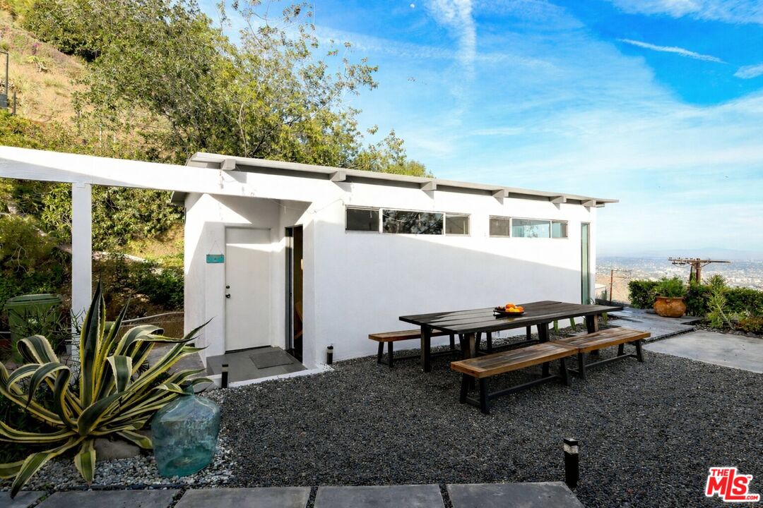 7107 Pacific View Dr