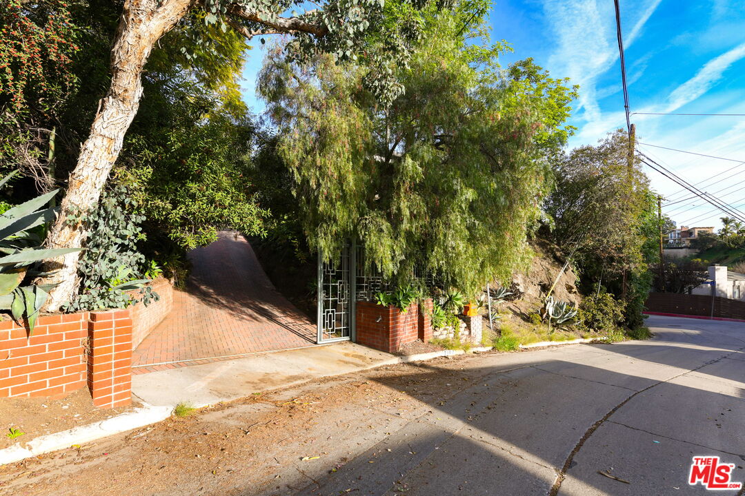 7107 Pacific View Dr