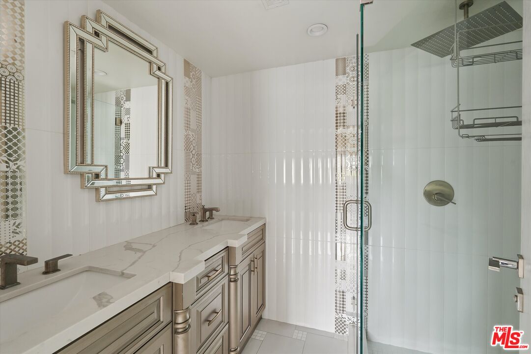 5534 Sylmar Ave Unit: 7