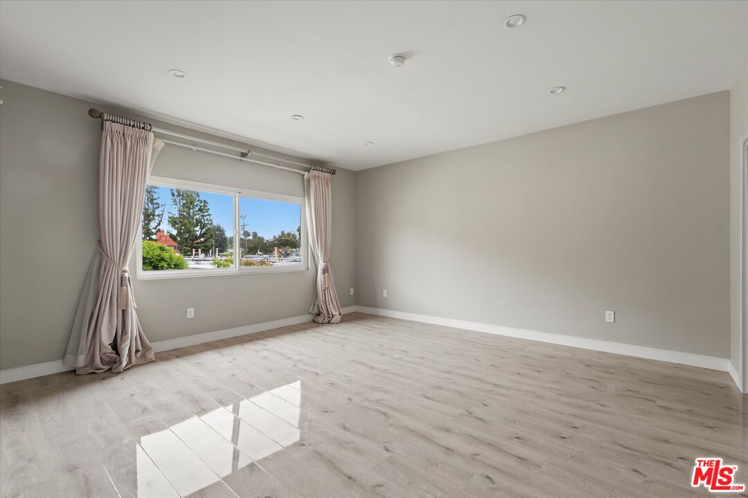 5534 Sylmar Ave Unit: 7