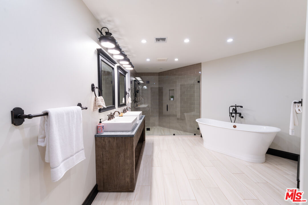21607 Rambla Vista Dr