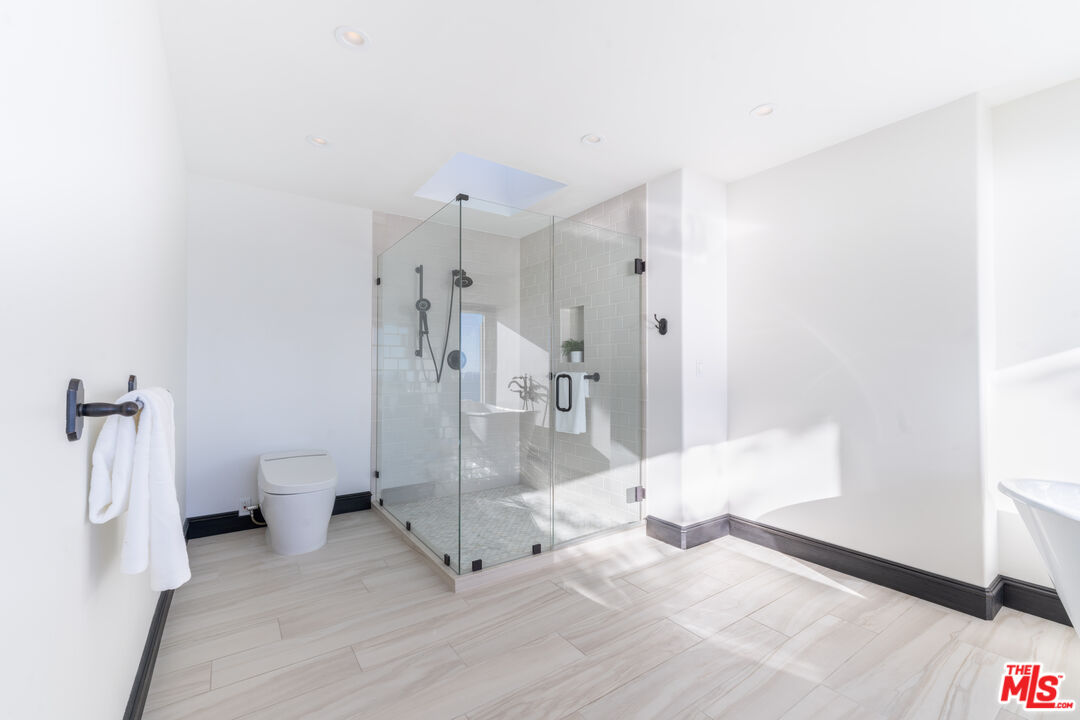 21607 Rambla Vista Dr