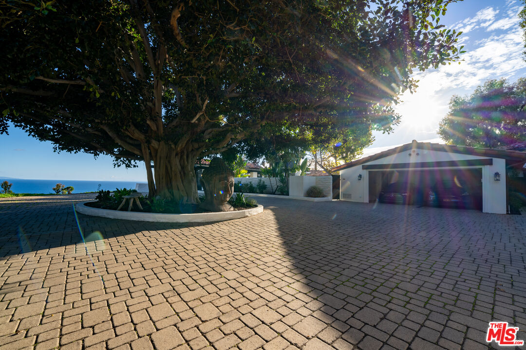 21607 Rambla Vista Dr