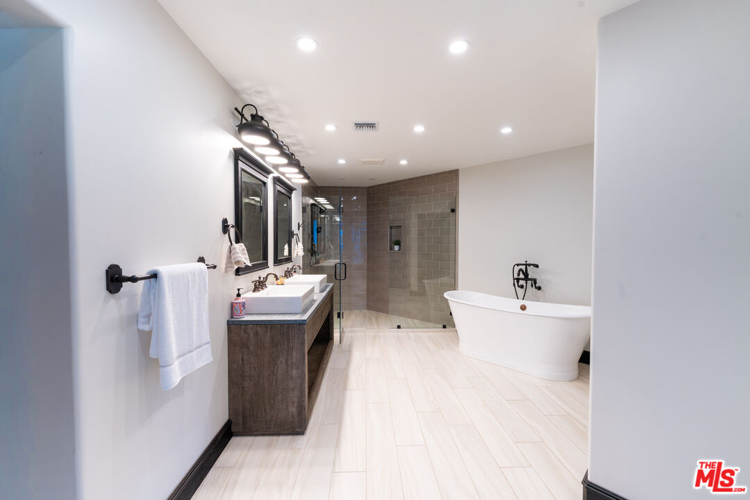 21607 Rambla Vista Dr