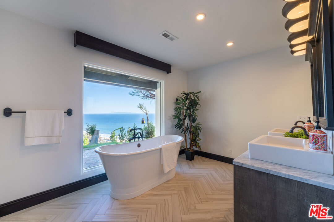 21607 Rambla Vista Dr